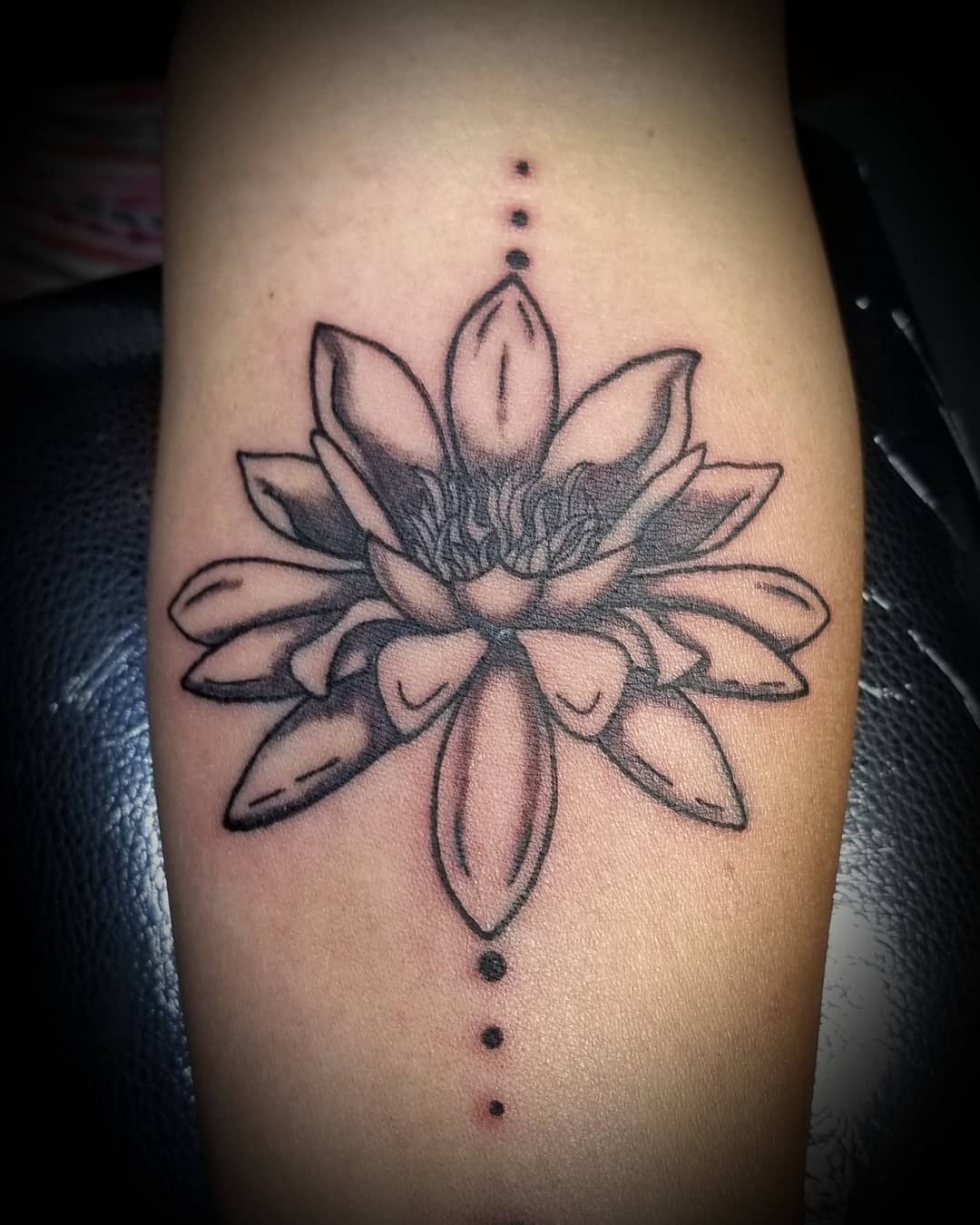 Black Water Lily Tattoo -maniacs_ink_303